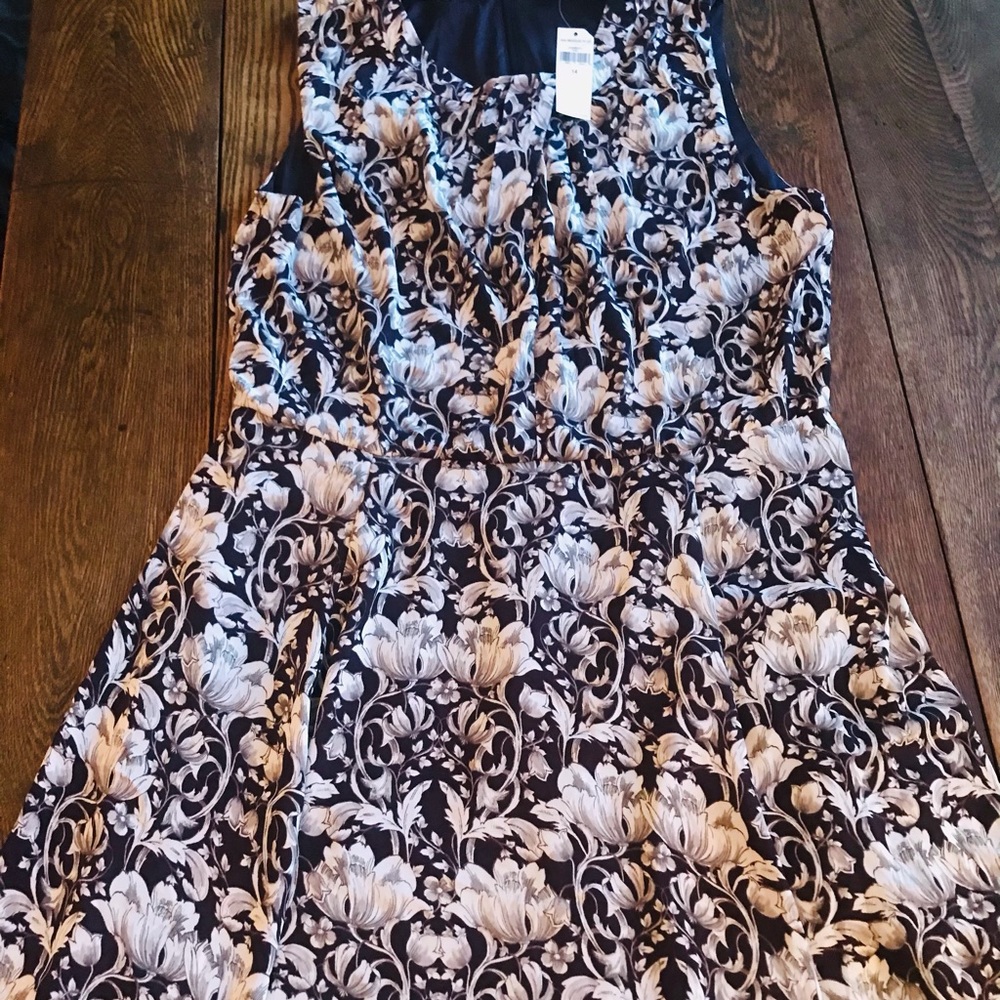 Sleeveless dress